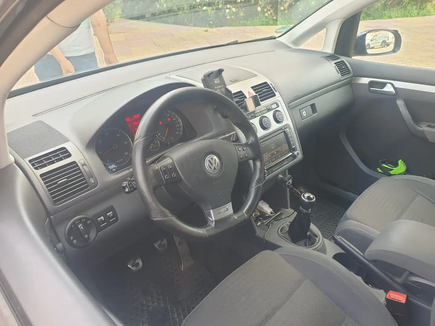 Volkswagen Touran 2.0 16S TDI 140 Sportline - 2