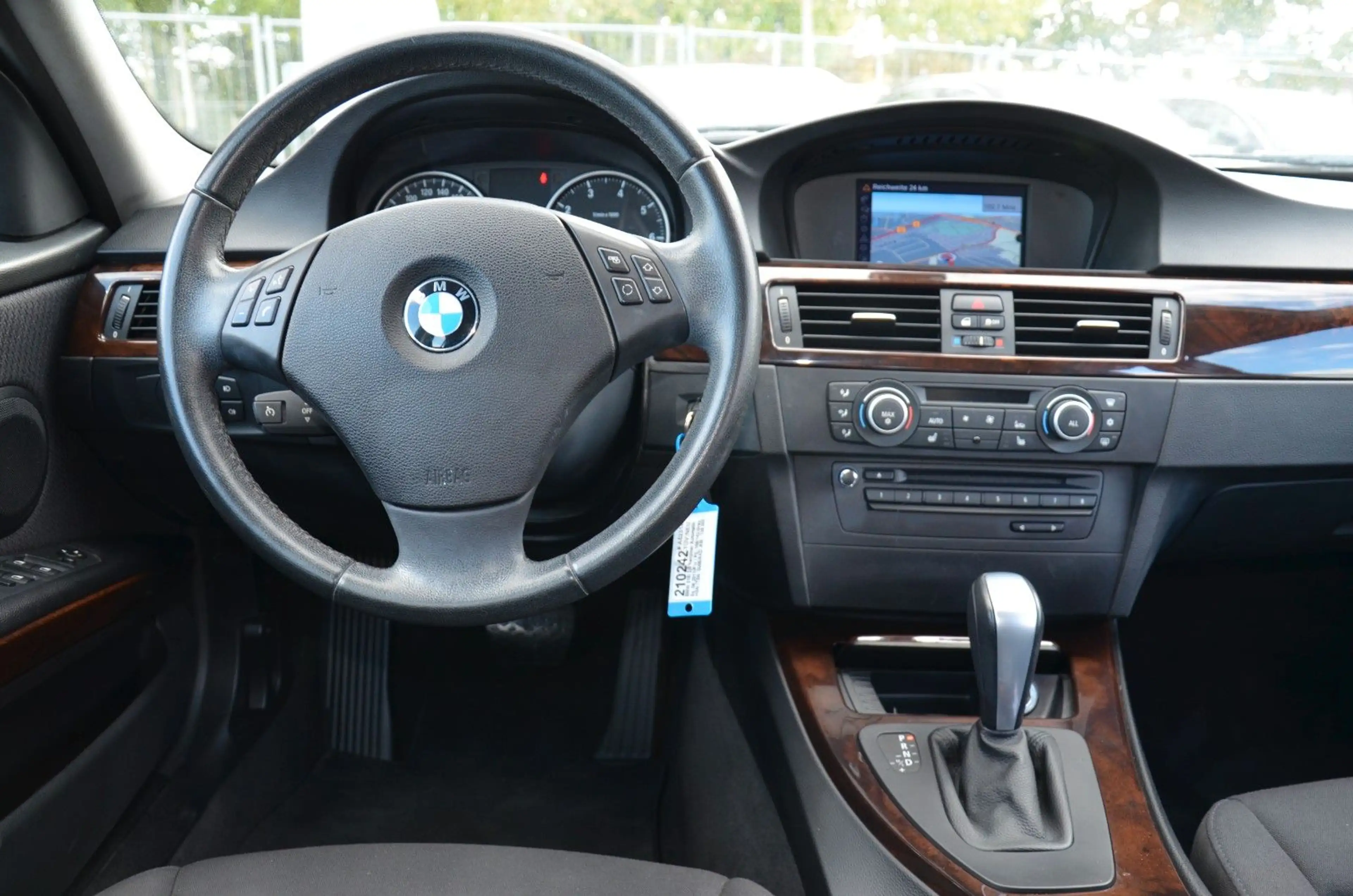 BMW 318 Touring*NAVI*XENON*TEMPO*PDC*SZH*TÜV*TOP — photo 13