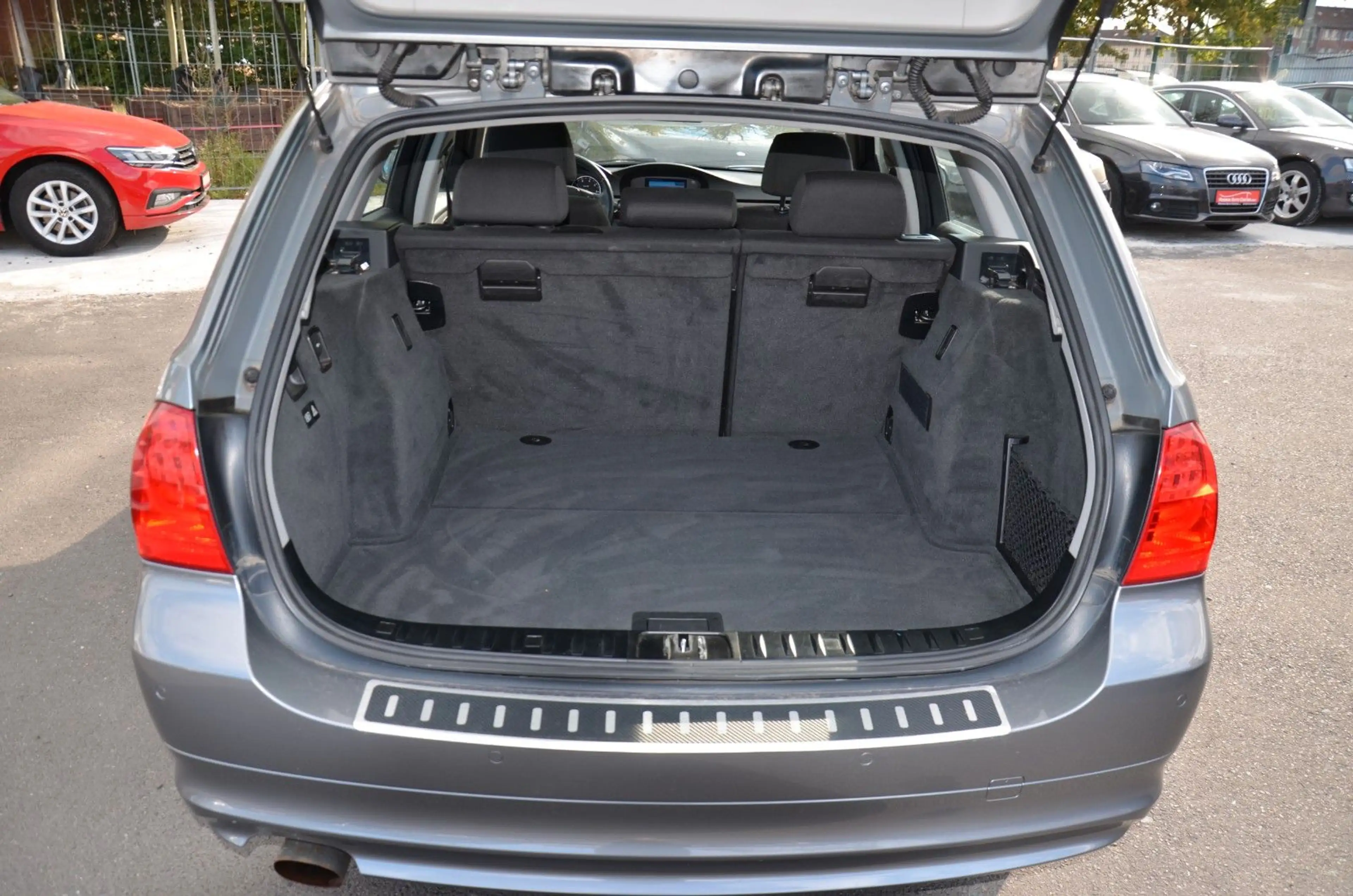 BMW 318 Touring*NAVI*XENON*TEMPO*PDC*SZH*TÜV*TOP — photo 11