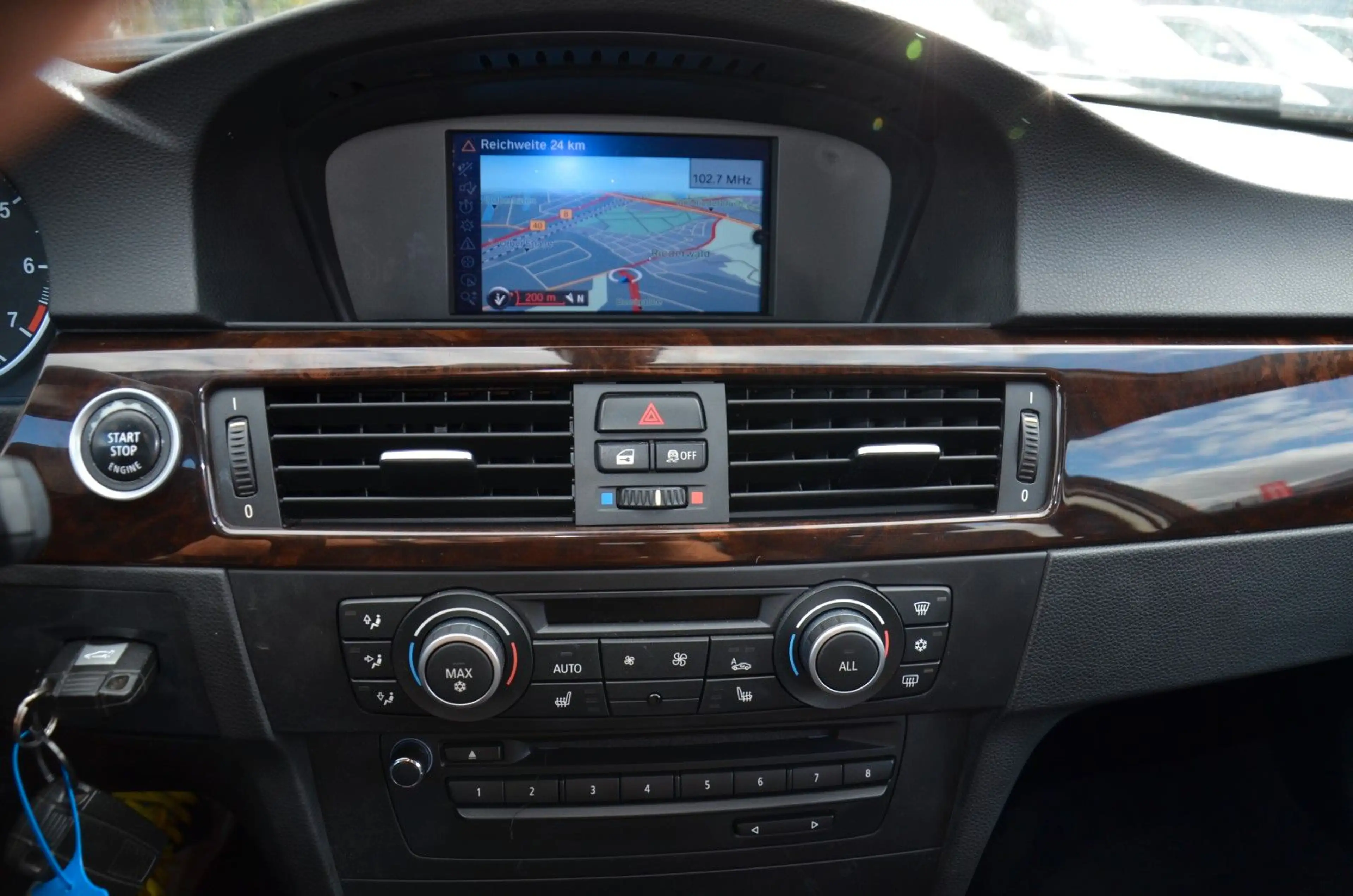 BMW 318 Touring*NAVI*XENON*TEMPO*PDC*SZH*TÜV*TOP — photo 14