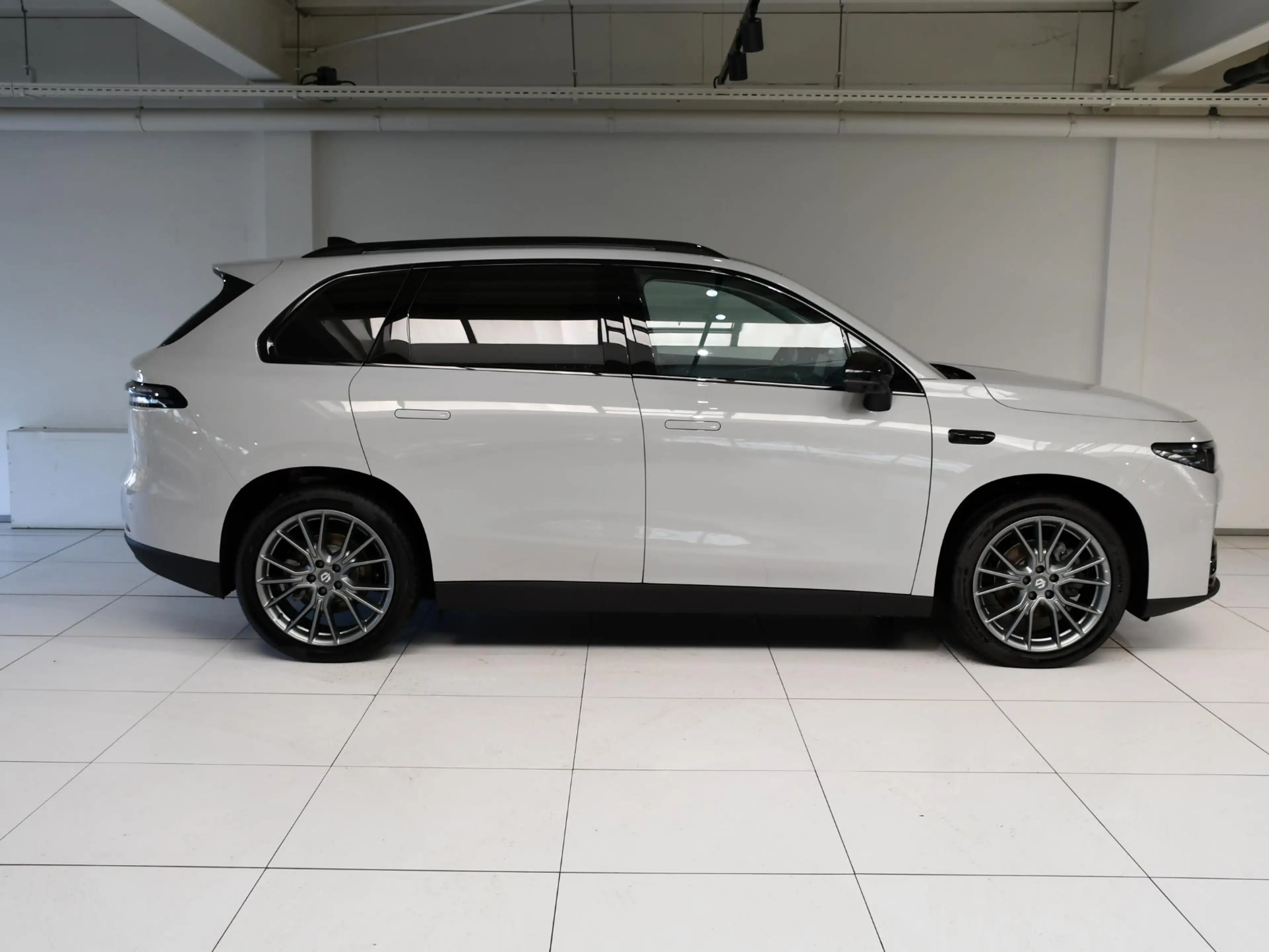 Leapmotor C10 Design ProMax 81.9 kWh . — photo 8