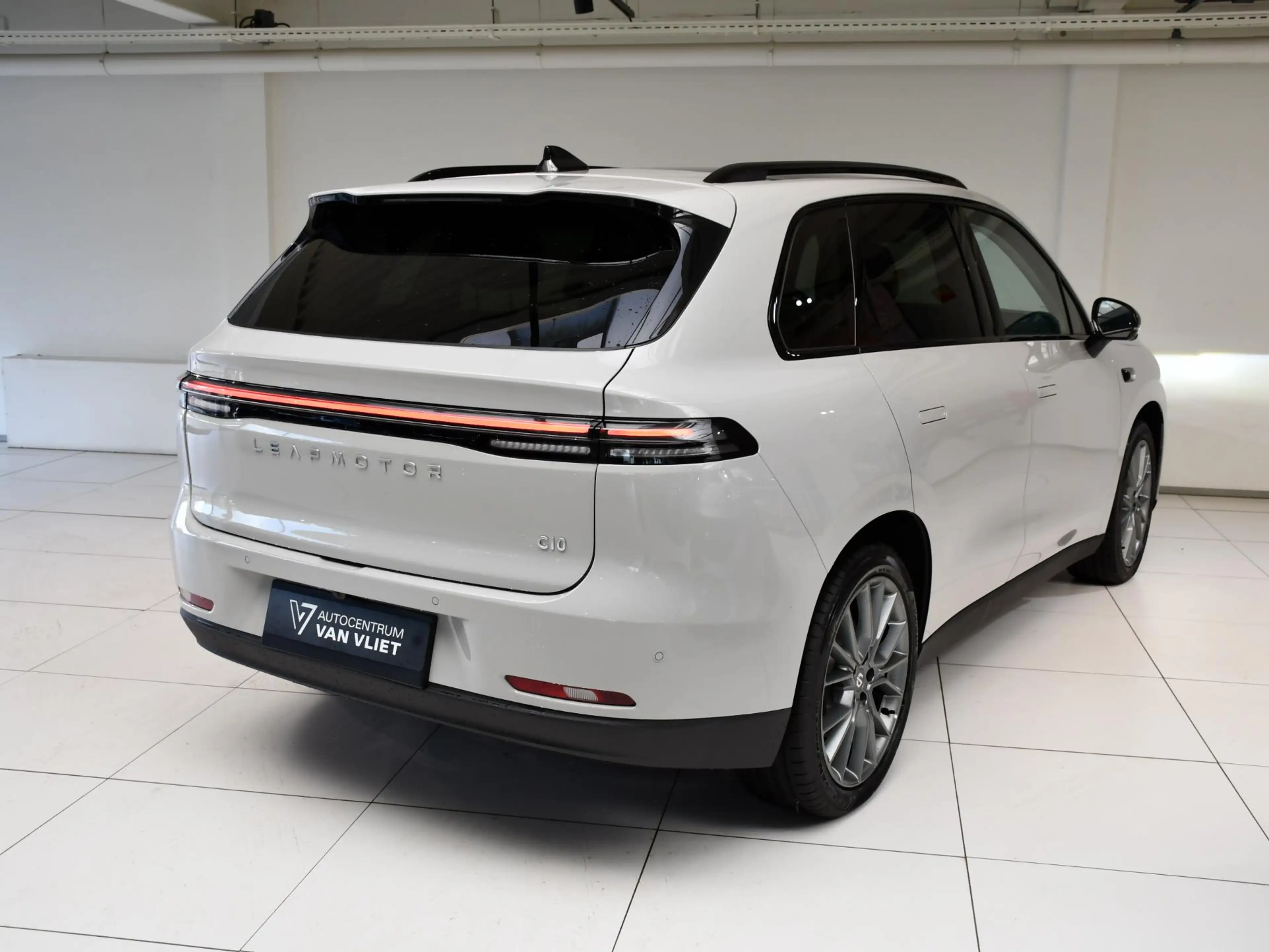Leapmotor C10 Design ProMax 81.9 kWh . — photo 2