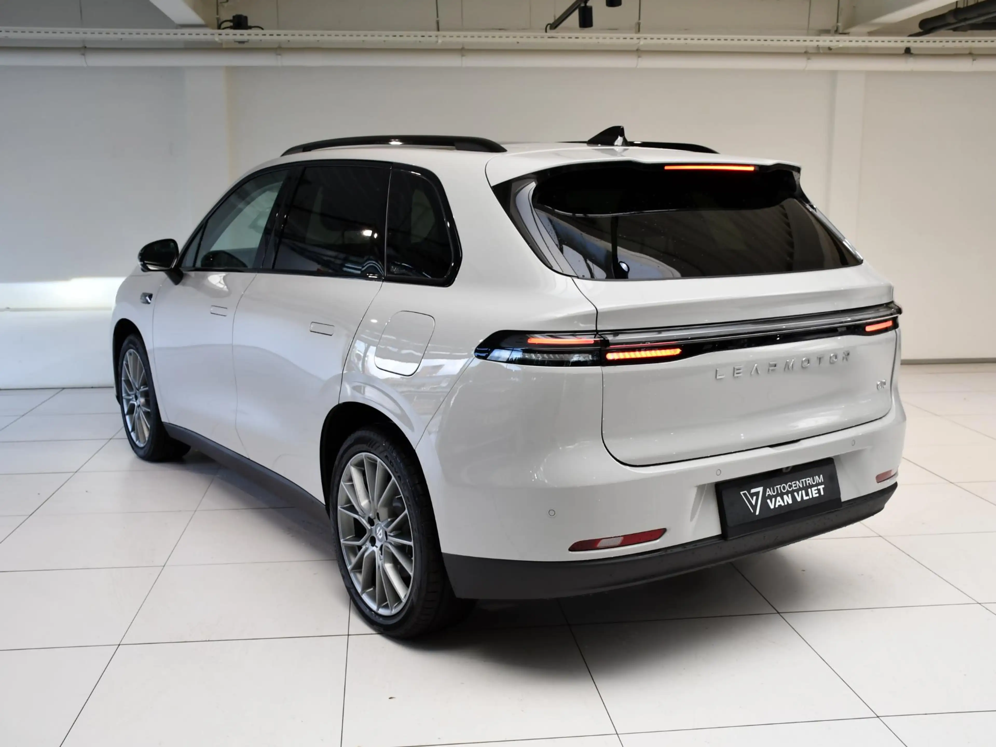Leapmotor C10 Design ProMax 81.9 kWh . — photo 3
