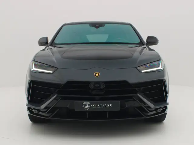 Lamborghini Urus view 8