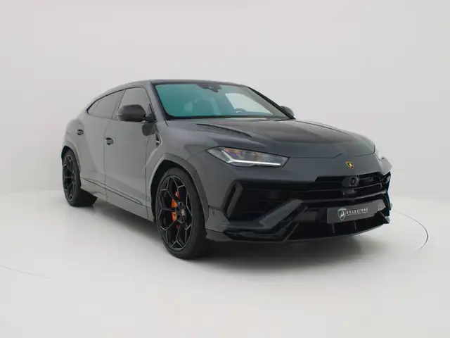 Lamborghini Urus view 2