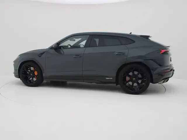 Lamborghini Urus view 10