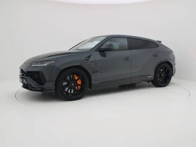 Lamborghini Urus view 9