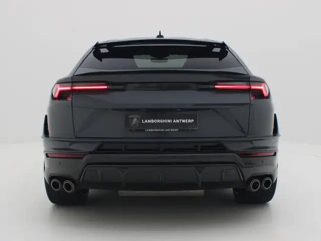 Lamborghini Urus view 5