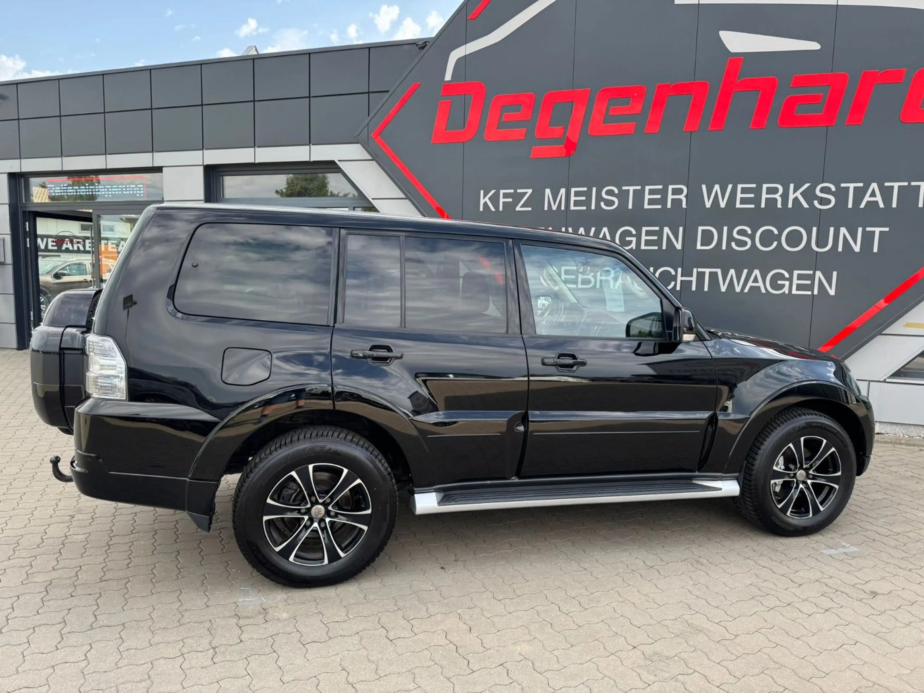 Mitsubishi Pajero 3.2 DI-D Diamant Edition ACC LEDER KAMERA — photo 11