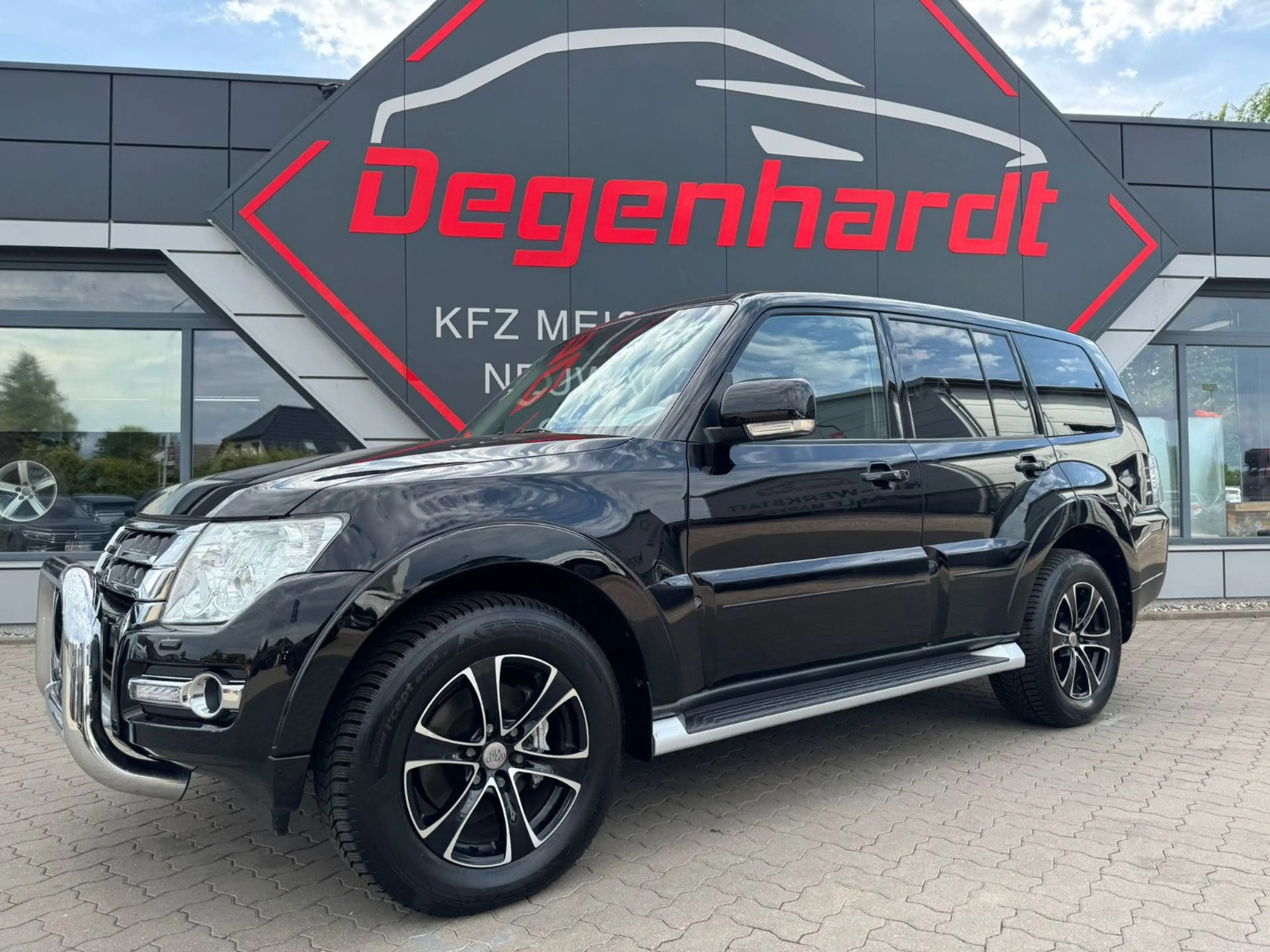Mitsubishi Pajero 3.2 DI-D Diamant Edition ACC LEDER KAMERA — photo 15