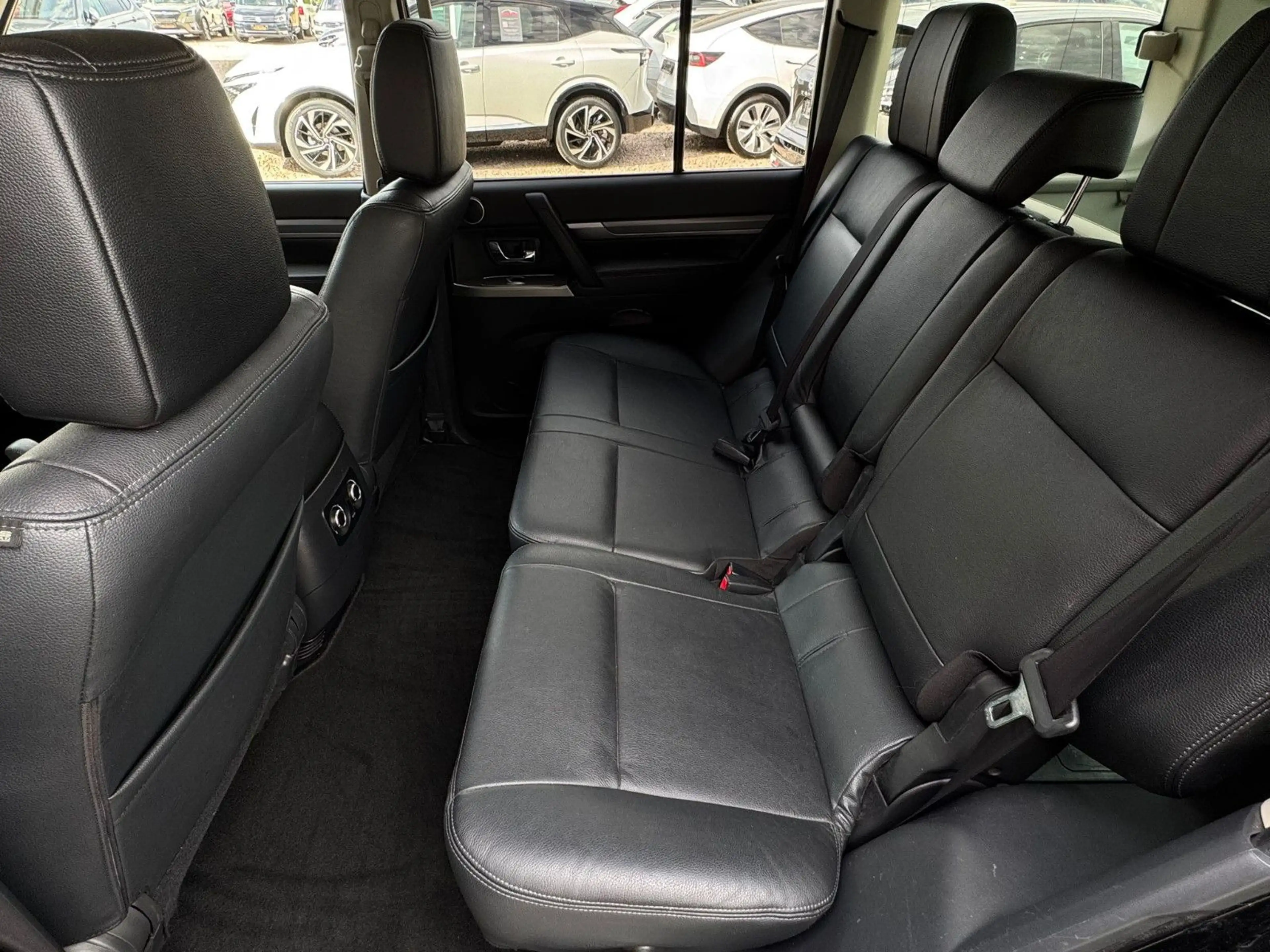 Mitsubishi Pajero 3.2 DI-D Diamant Edition ACC LEDER KAMERA — photo 6