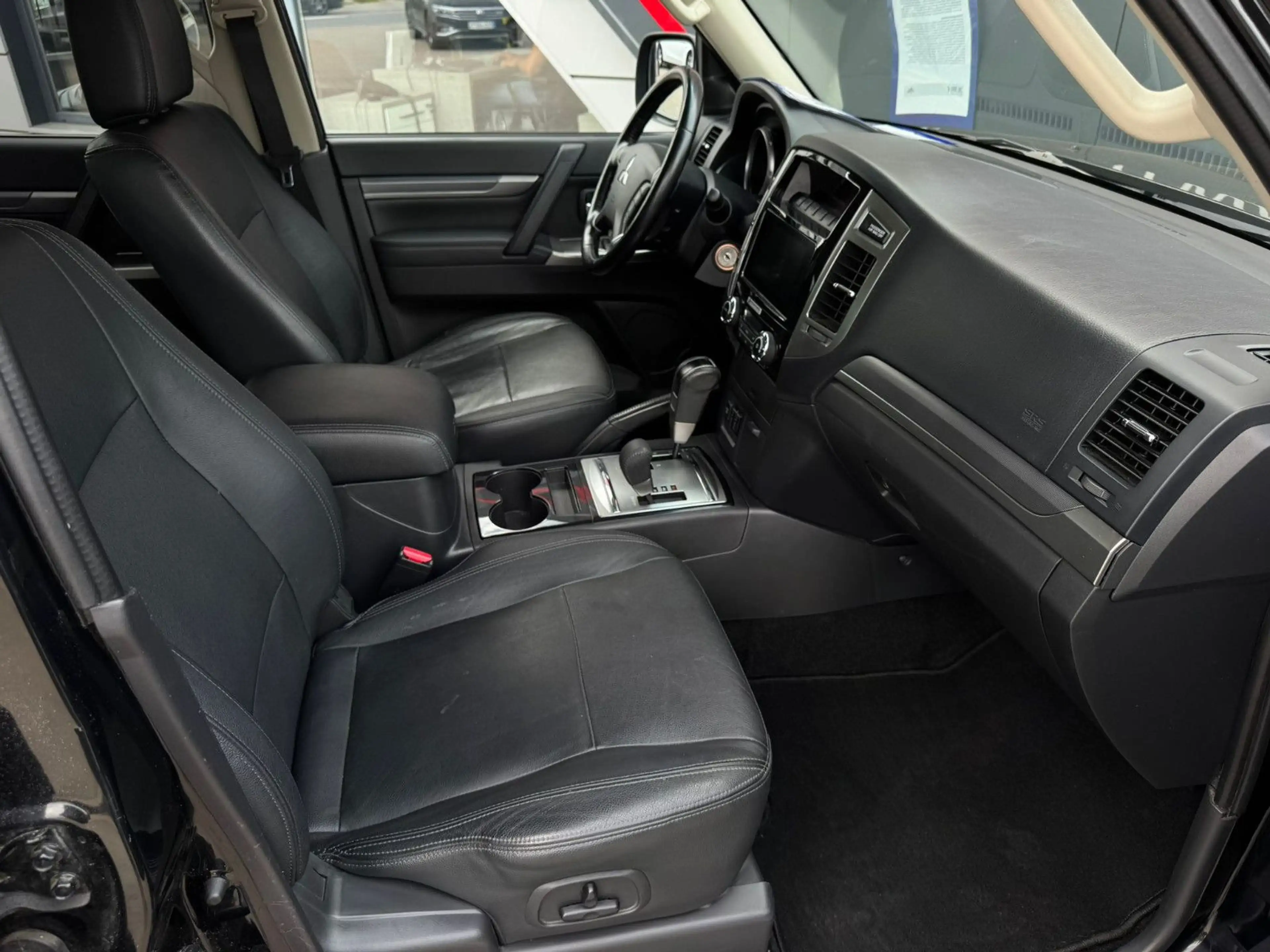 Mitsubishi Pajero 3.2 DI-D Diamant Edition ACC LEDER KAMERA — photo 12