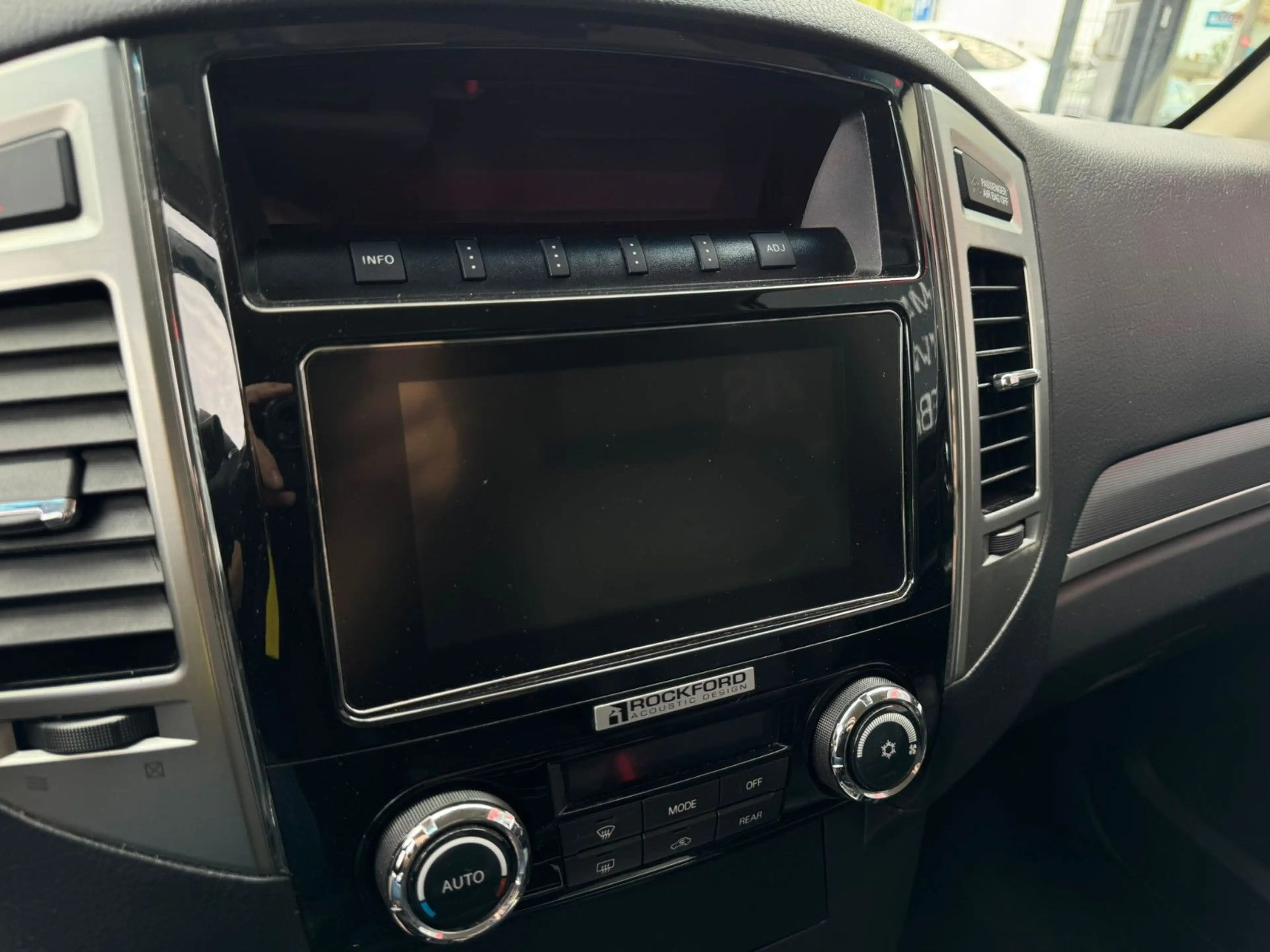 Mitsubishi Pajero 3.2 DI-D Diamant Edition ACC LEDER KAMERA — photo 4