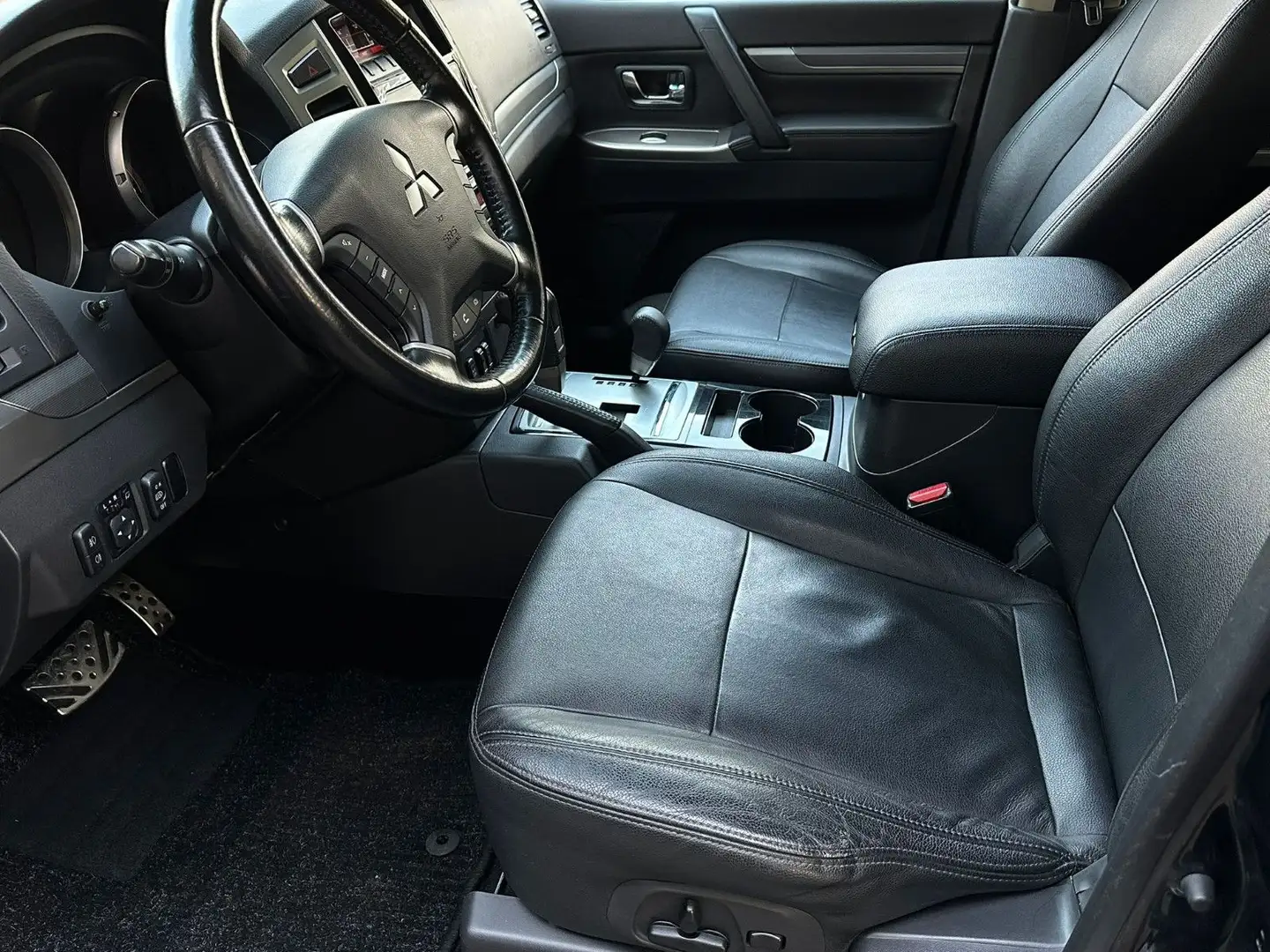 Mitsubishi Pajero 3.2 DI-D Diamant Edition ACC LEDER KAMERA Noir - 2