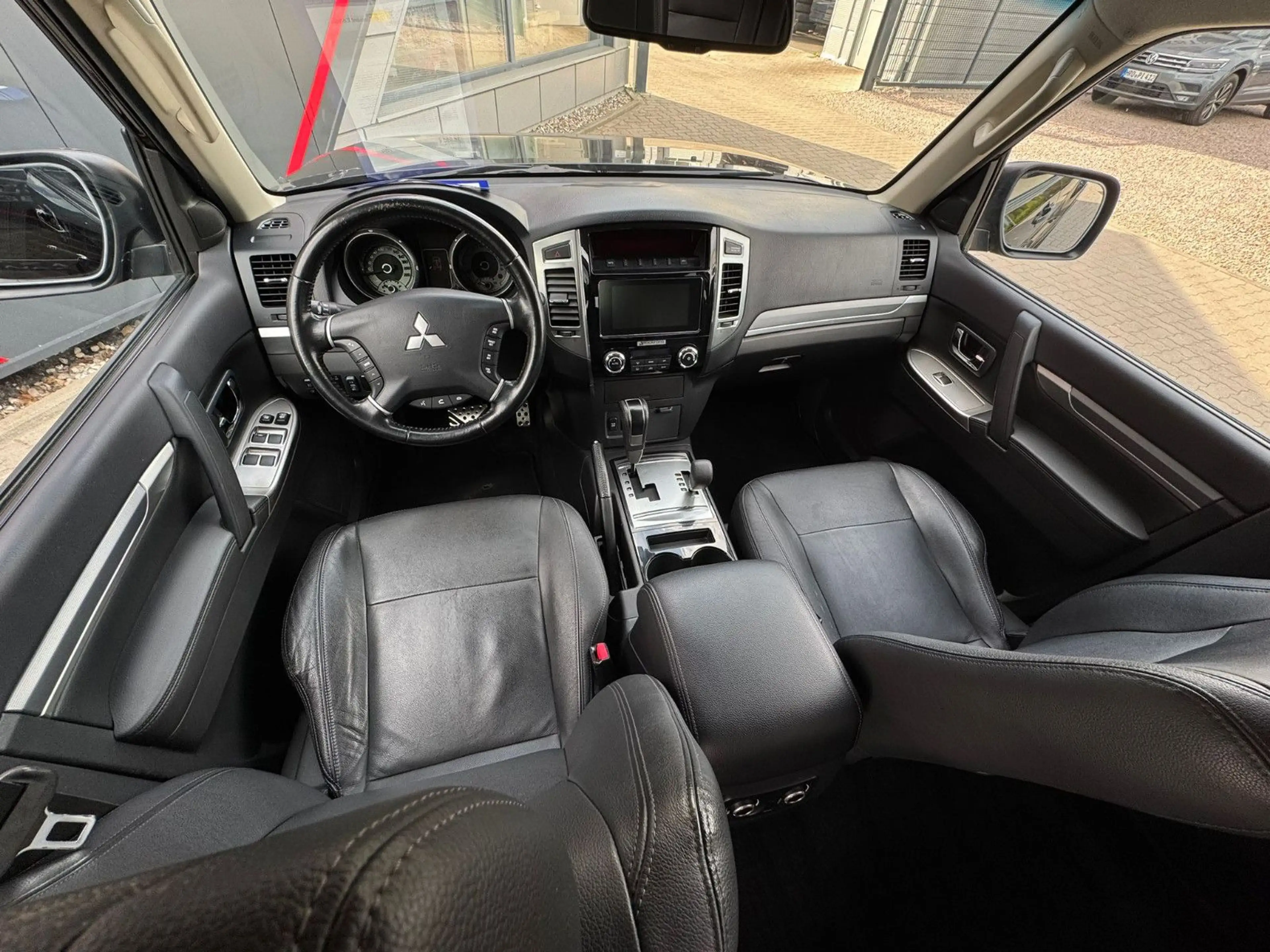 Mitsubishi Pajero 3.2 DI-D Diamant Edition ACC LEDER KAMERA — photo 14
