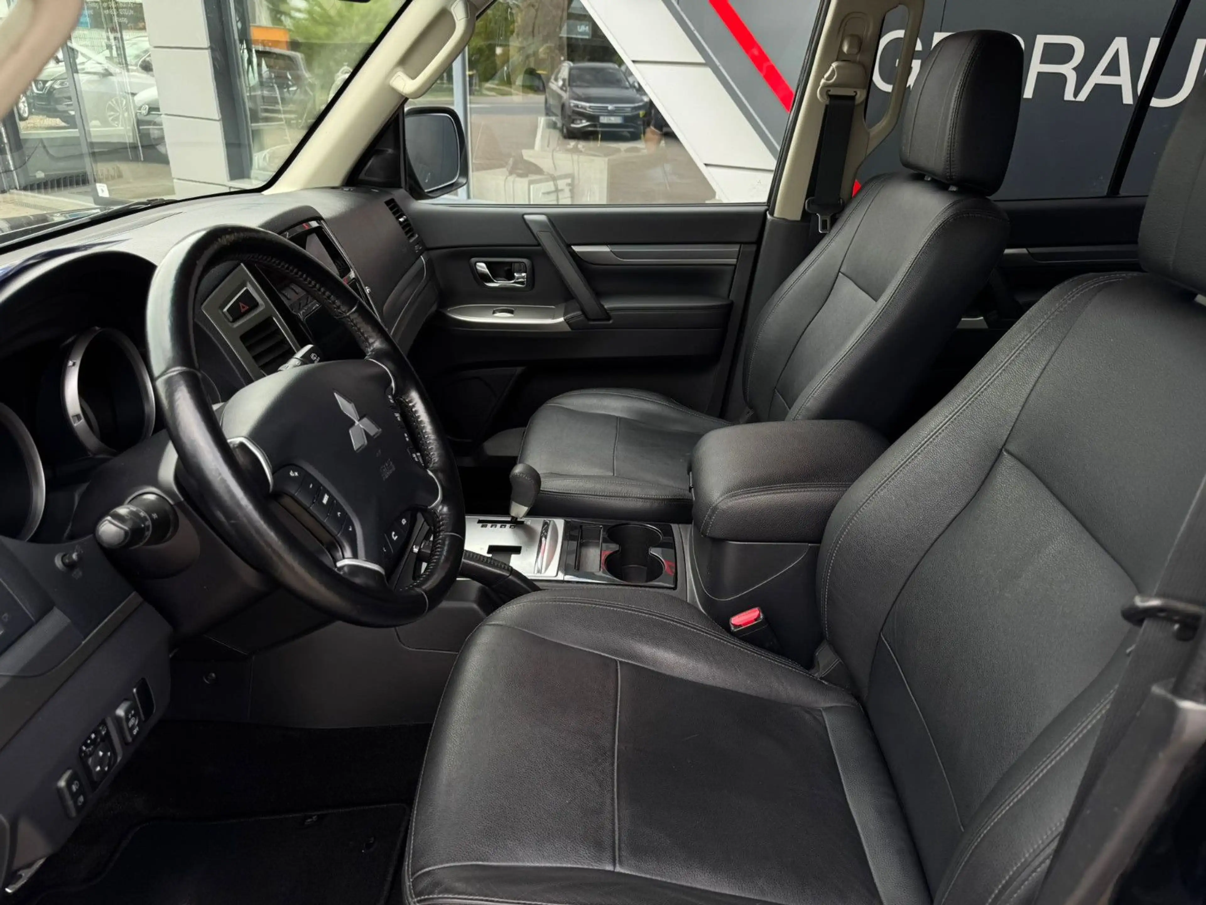 Mitsubishi Pajero 3.2 DI-D Diamant Edition ACC LEDER KAMERA — photo 2
