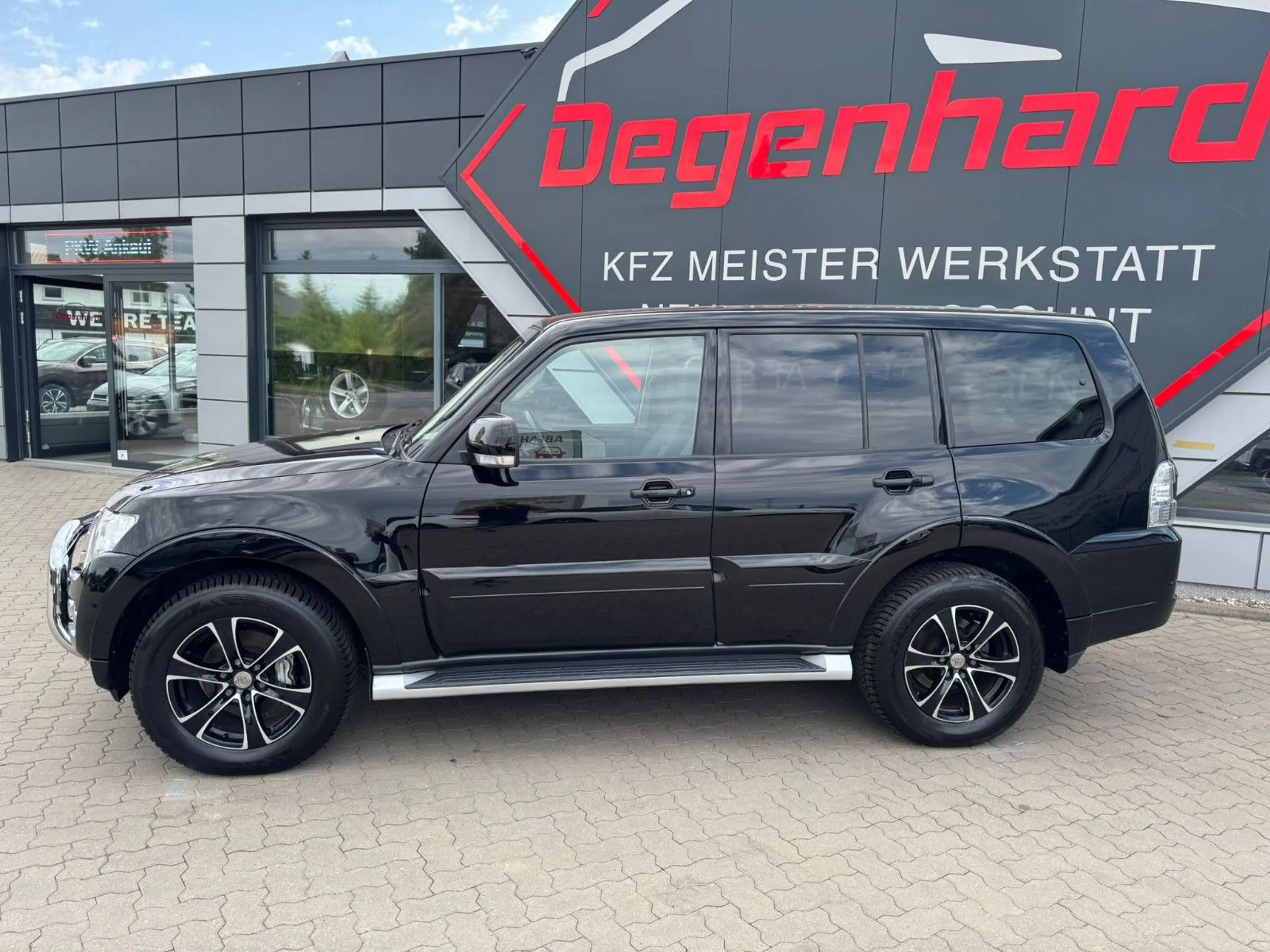 Mitsubishi Pajero 3.2 DI-D Diamant Edition ACC LEDER KAMERA — photo 5