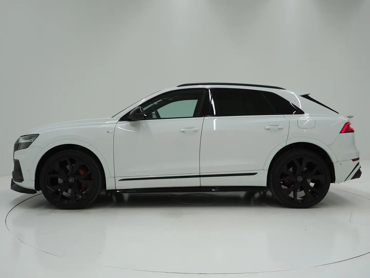 Audi Q8 60 TFSI e quattro Competition BlackOptic 462PK | R Wit - 2