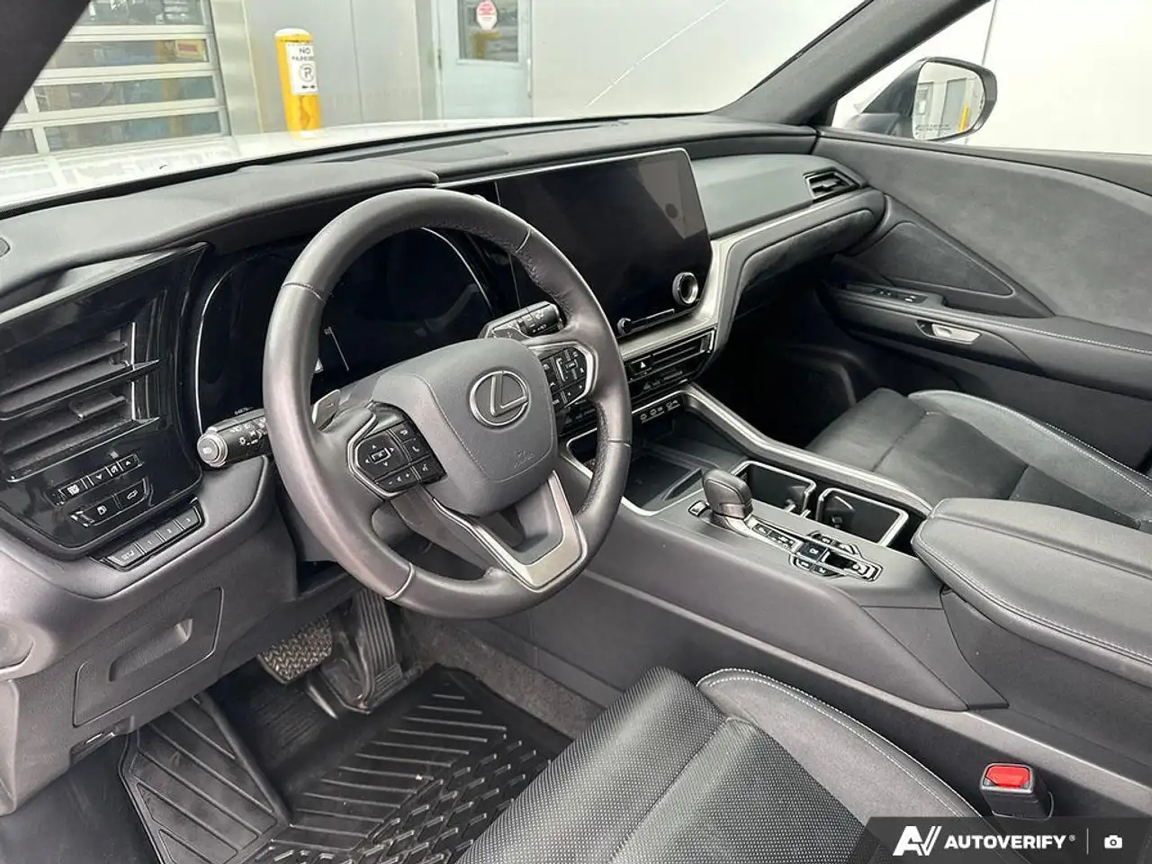 Lexus TX снимка Lexus TX