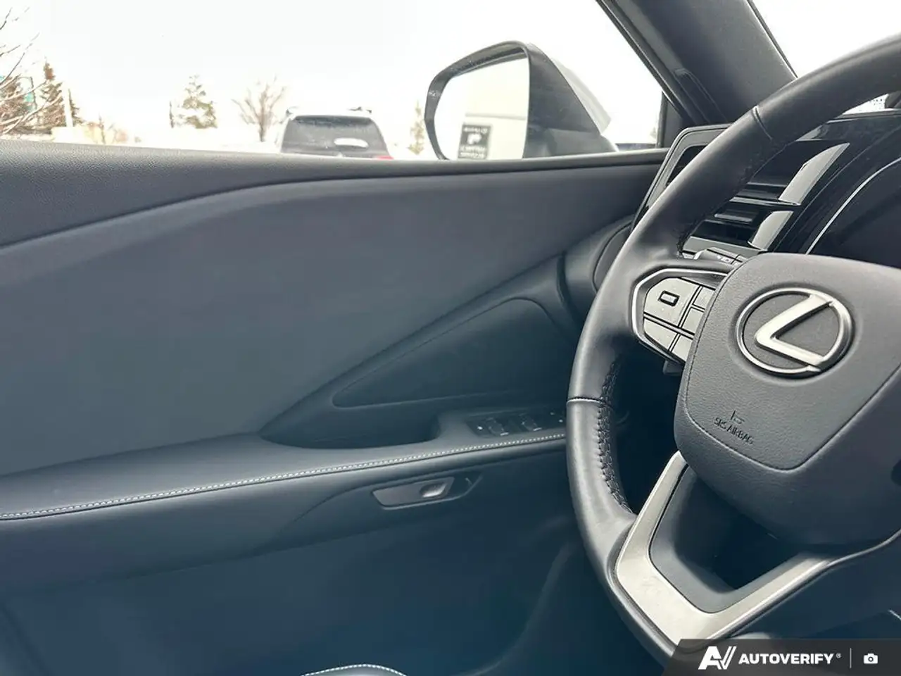 Lexus TX снимка Lexus TX