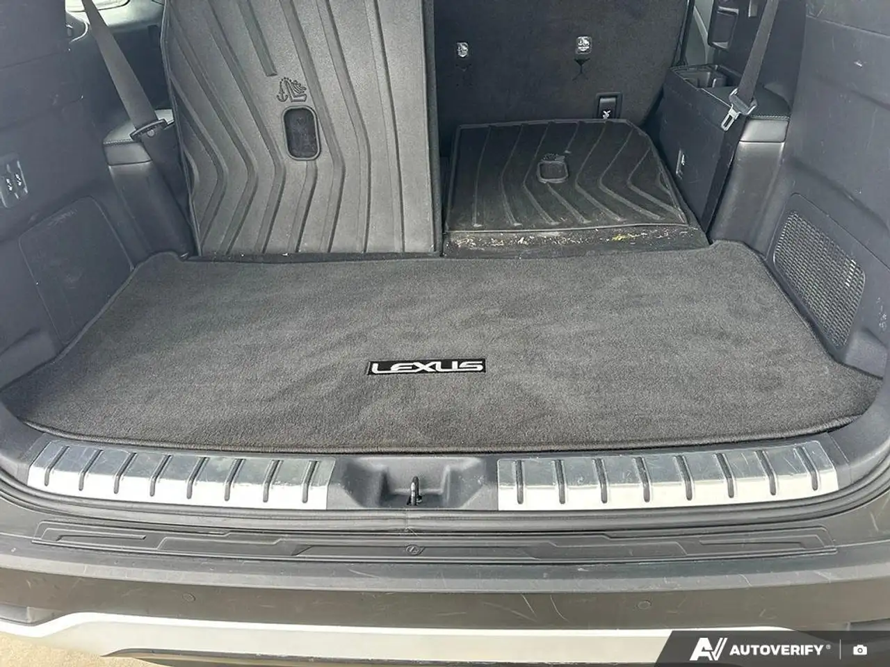 Lexus TX снимка Lexus TX