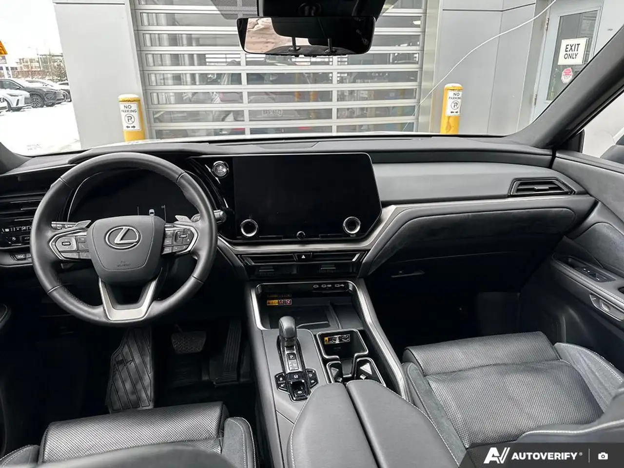 Lexus TX снимка Lexus TX