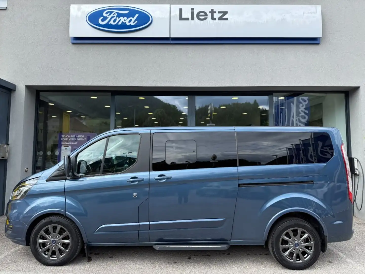 Ford Tourneo Custom Titanium X L2 Blau - 1