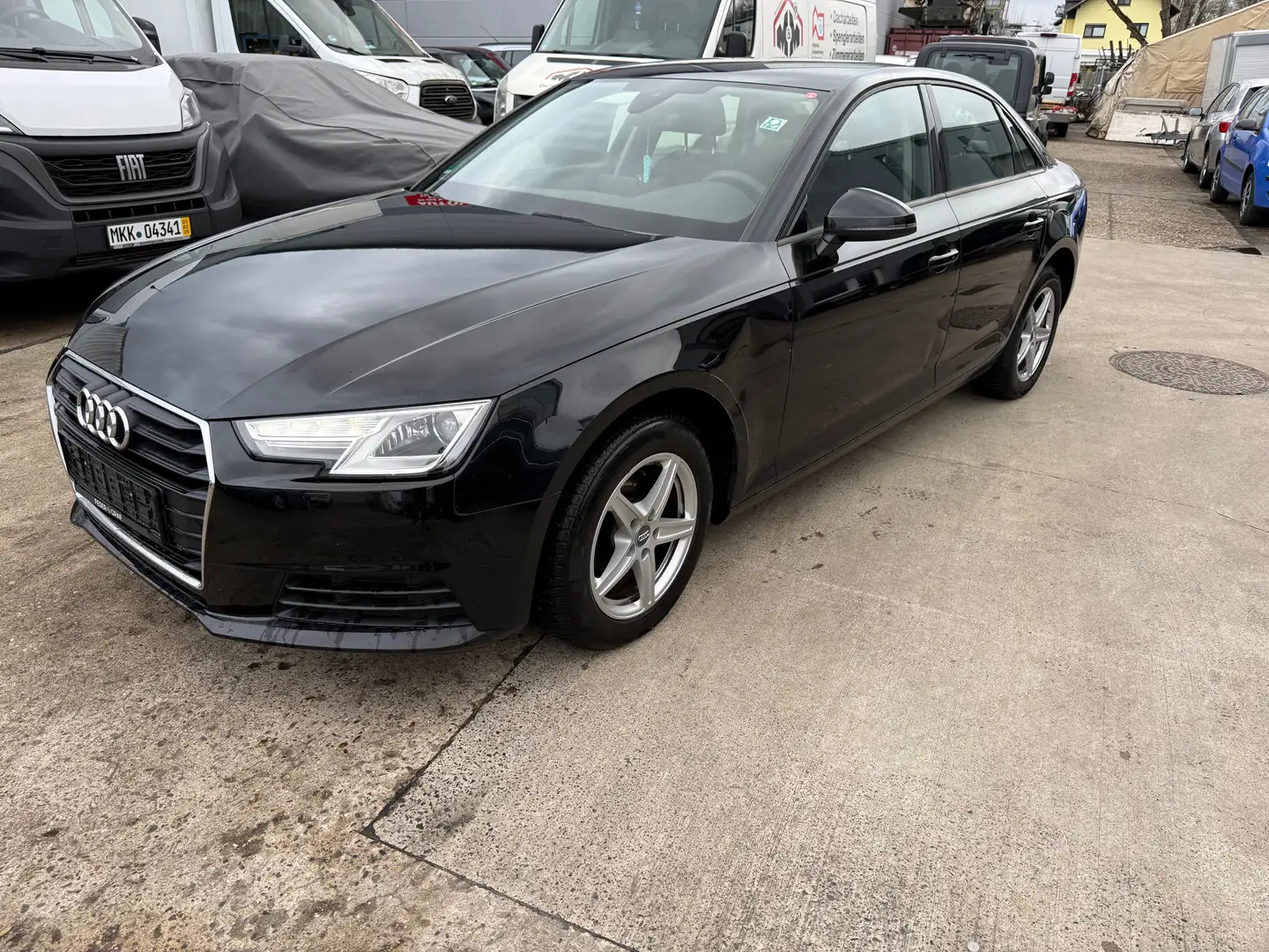 Audi A4 Schwarz - 1
