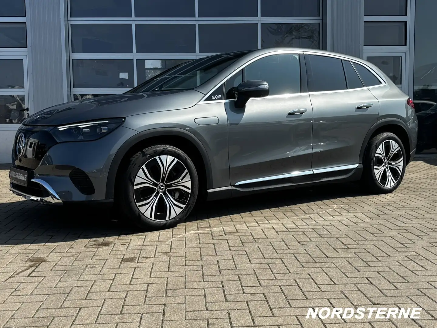 Mercedes-Benz EQE SUV EQE 350+ SUV PANO+MEMORY+360°+BURMESTER+AHK+MBUX Grau - 2