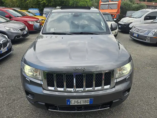 Jeep Grand Cherokee view 7