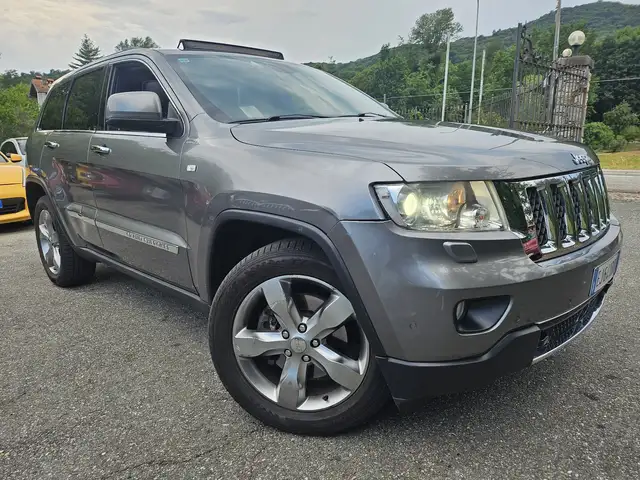 Jeep Grand Cherokee view 6