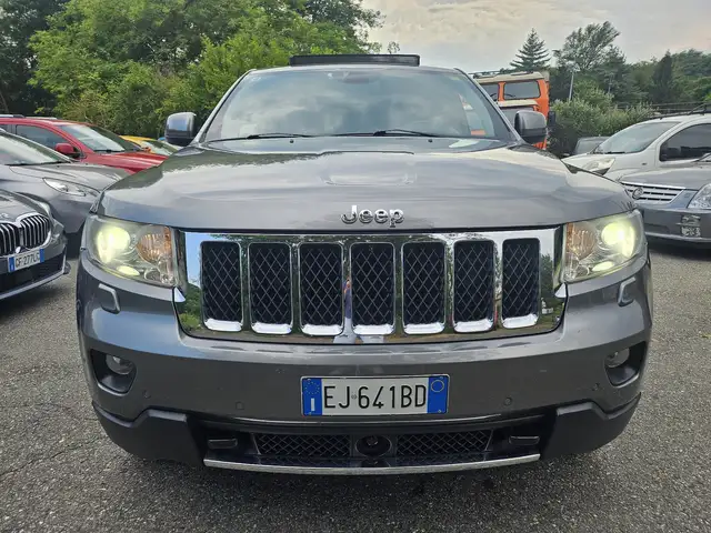 Jeep Grand Cherokee view 8