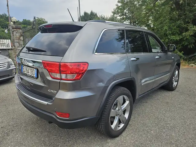 Jeep Grand Cherokee view 5