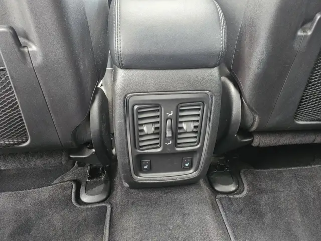 Jeep Grand Cherokee view 12