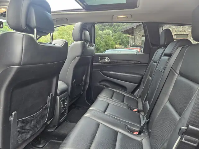 Jeep Grand Cherokee view 11