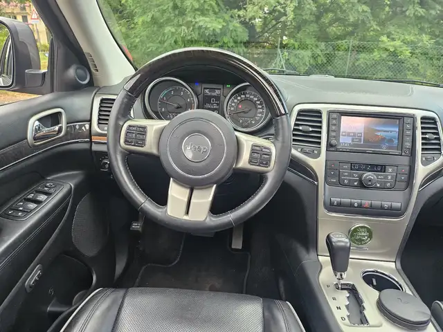 Jeep Grand Cherokee view 13