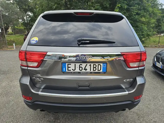 Jeep Grand Cherokee view 4