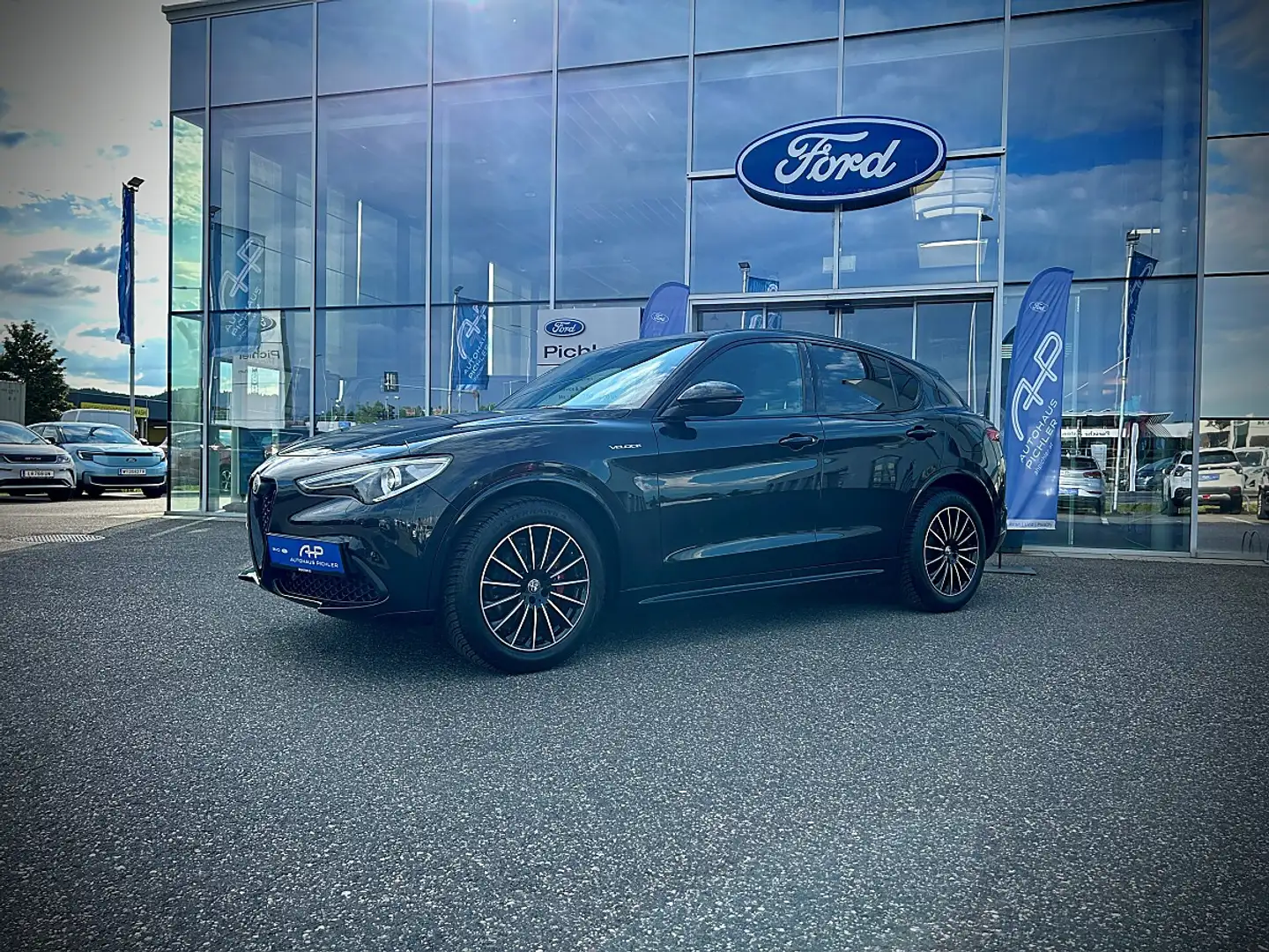 Alfa Romeo Stelvio Ti + Veloce Paket 2,0 16V 280 AT8 Q4 - VOLLAUSS... Schwarz - 2