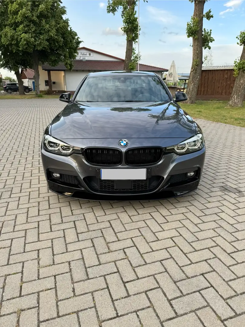 BMW 330 330d Aut. M Sport, Shadow Line,  Head-up uvm. Grau - 1