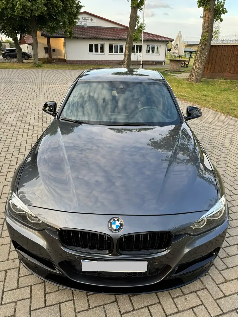 BMW 330 330d Aut. M Sport, Shadow Line,  Head-up uvm. Grau - 2