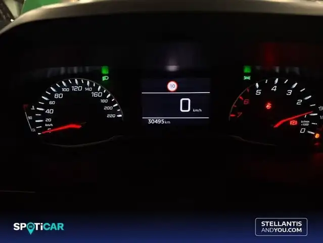 Peugeot 2008 view 12