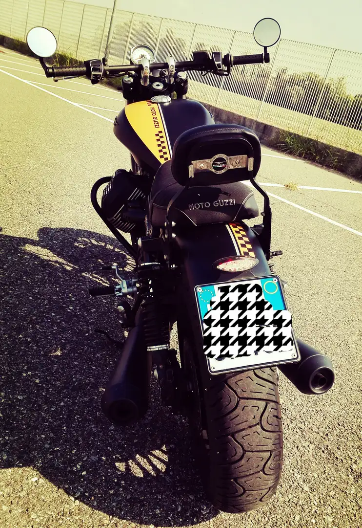 Moto Guzzi V 9 V9 Bobber Negro - 1