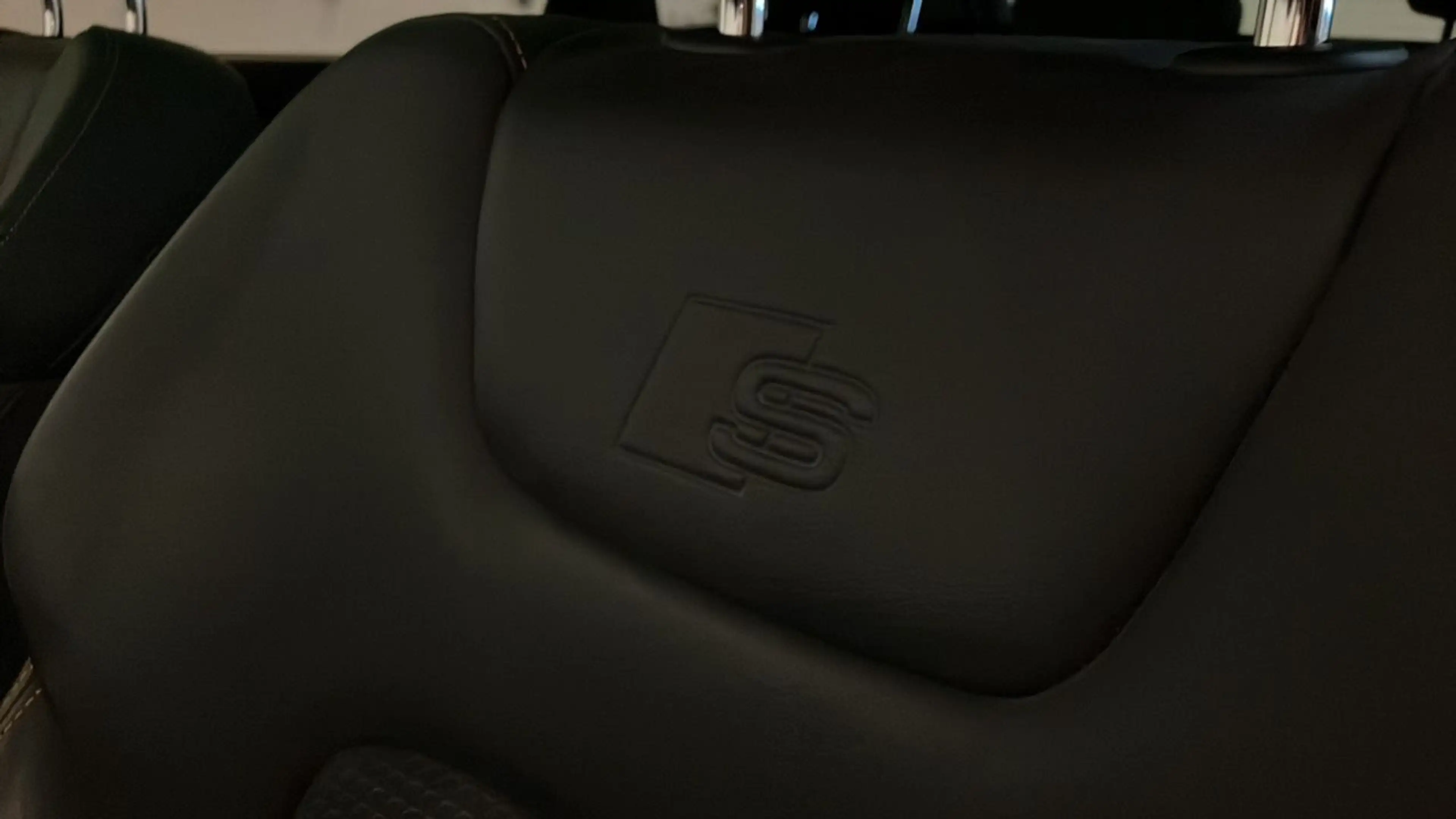 Audi e-tron 55 quattro S line black edition MATRIX*LEDER*SKY* — photo 11