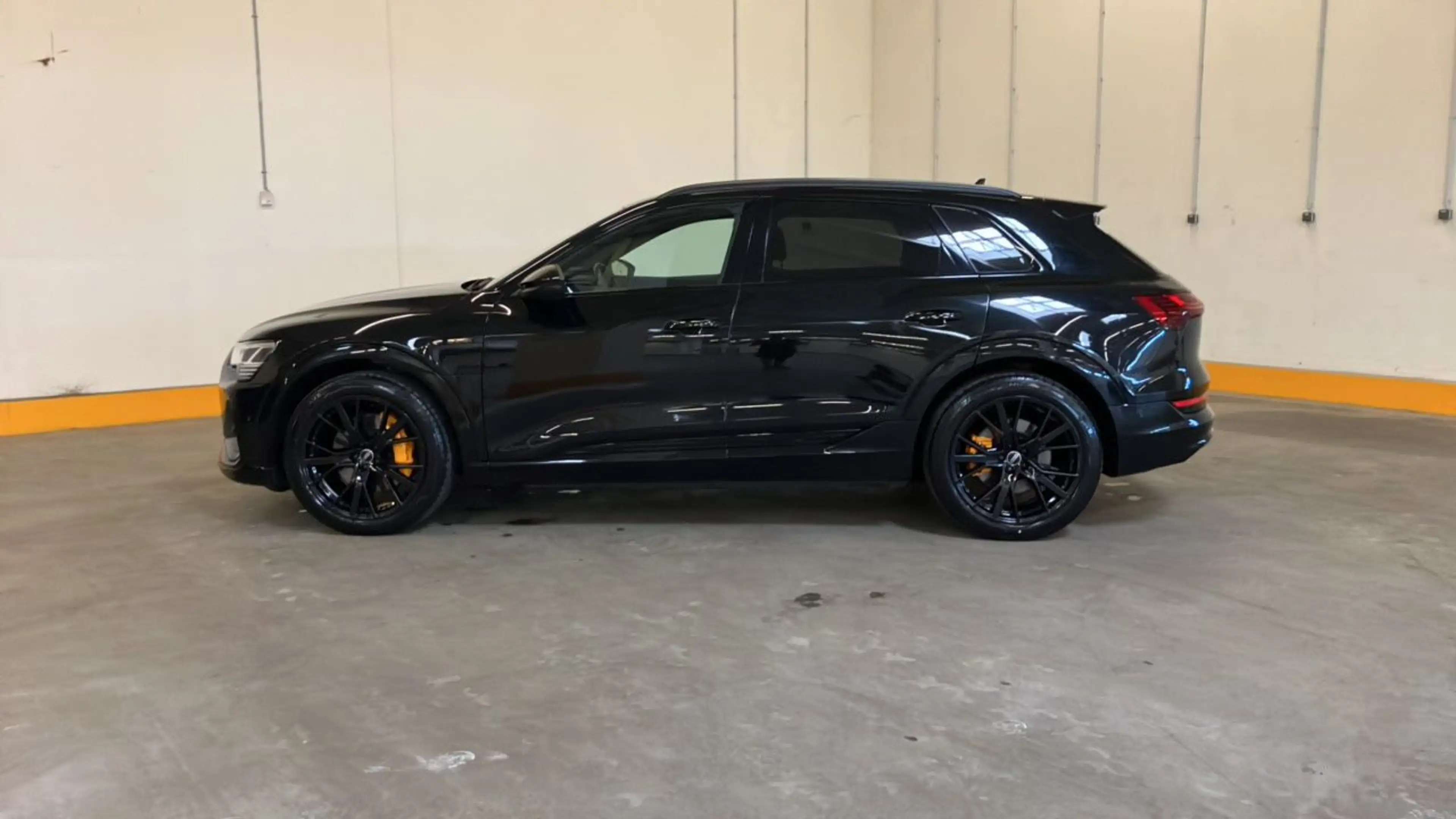 Audi e-tron 55 quattro S line black edition MATRIX*LEDER*SKY* — photo 4