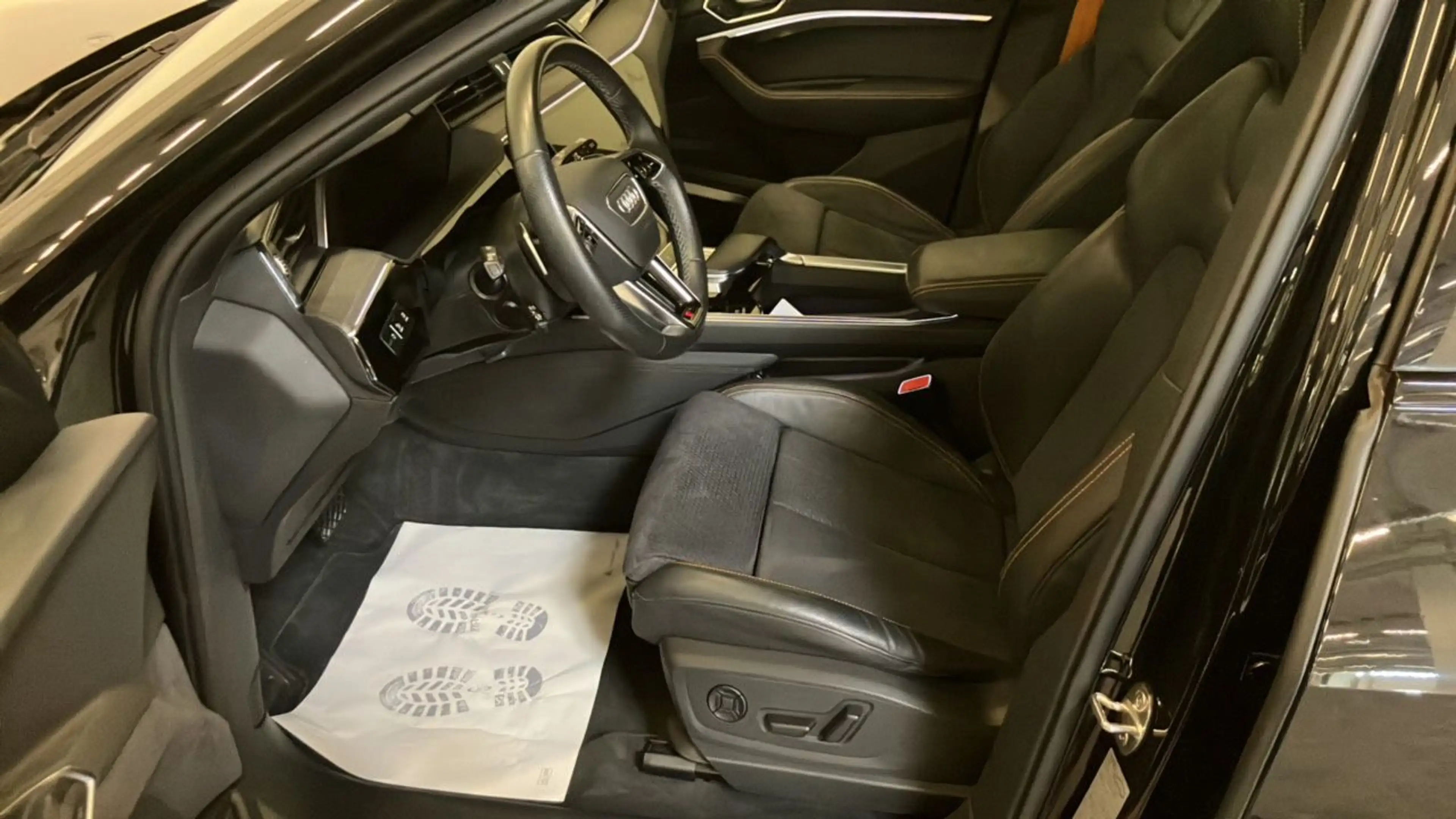 Audi e-tron 55 quattro S line black edition MATRIX*LEDER*SKY* — photo 10