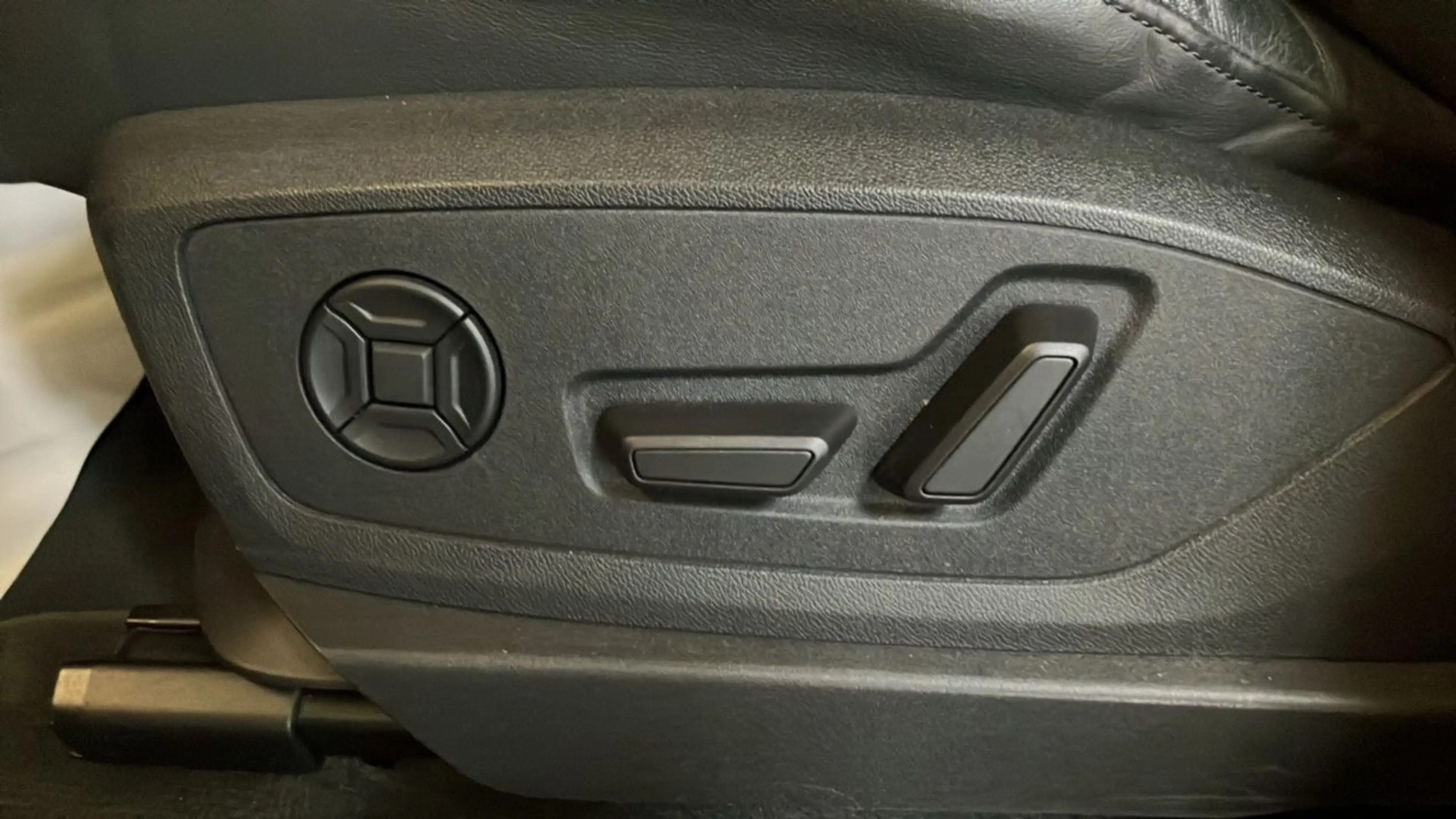 Audi e-tron 55 quattro S line black edition MATRIX*LEDER*SKY* — photo 12