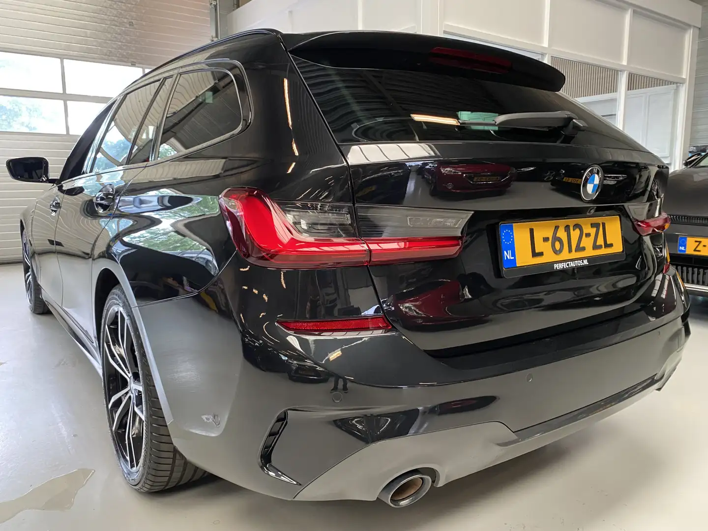 BMW 320 3-serie Touring 320e M pakket Edition Plus Head up Schwarz - 2