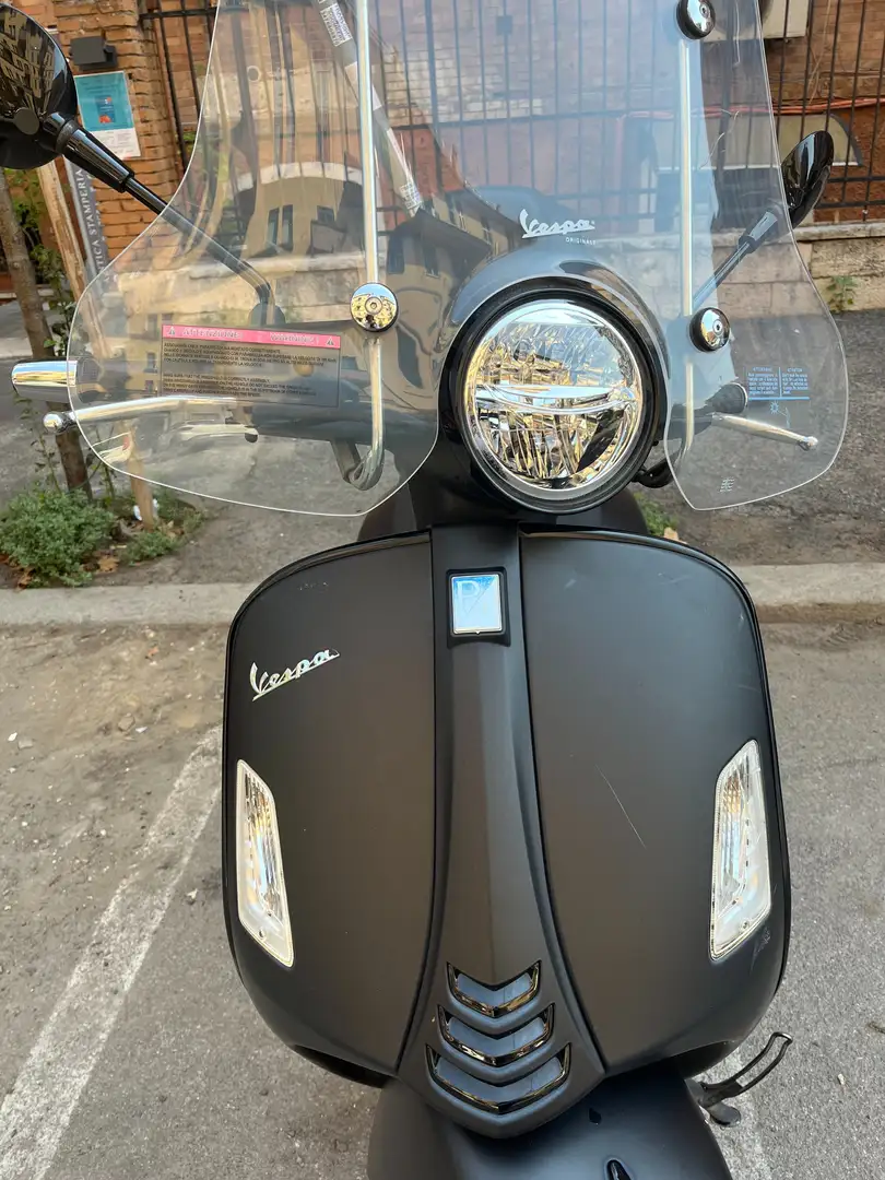 Vespa GTS Super 300 Notte HPE Nero - 1