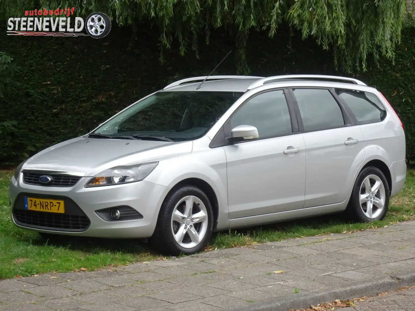 Ford Focus Wagon 1.6 Comfort met Radio en Airco Grijs - 1