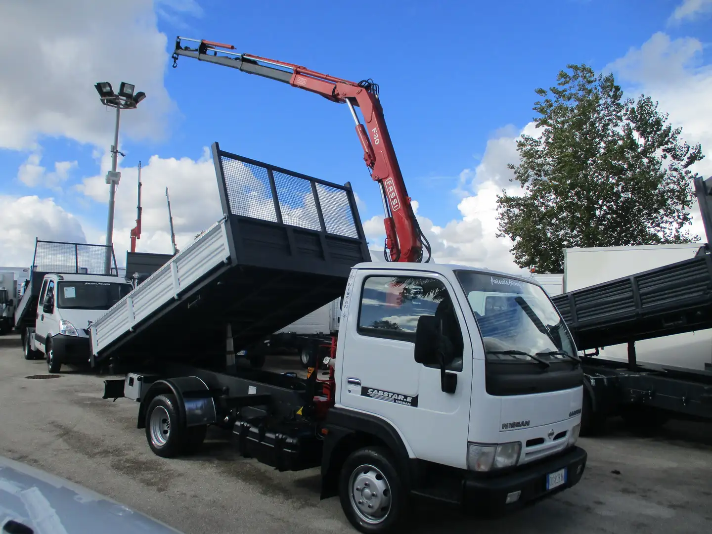 Nissan Cabstar 3000 120CV GRU FASSI F30 3S +RIBALT ATTACCHI PUNTA Bianco - 2